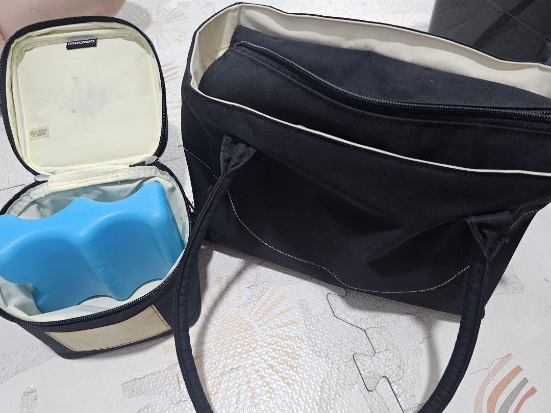 Medela pumpbag (Category: Breastfeeding & Bottle Feeding) located in Quezon City. Submitted by redjayc (Listing ID 1374062435, Image 1). Description: medela pump bag and bottle holder with reusable ice pack well used with a few stains but fully functional.