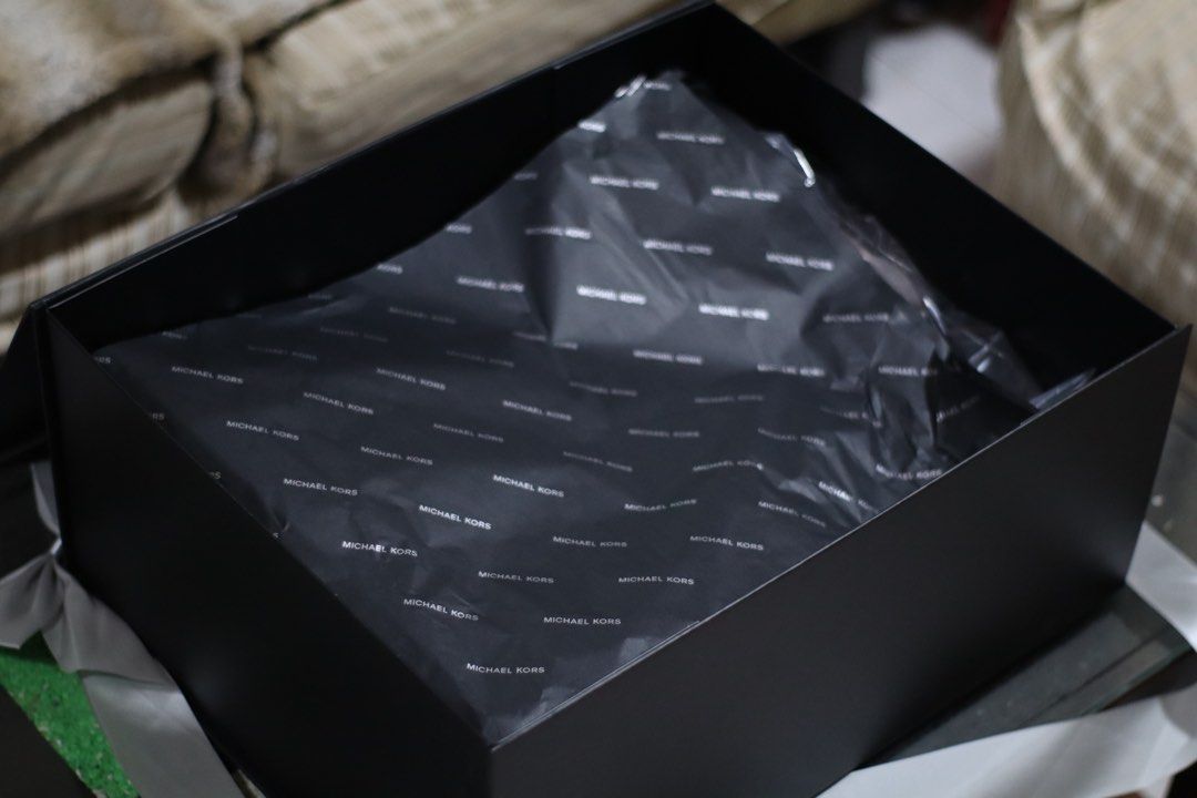 Michael Kors Charlotte Black Tote Bag (Category: Luxury Bags & Wallets) located in Bacoor. Submitted by ianisaac99_ (Listing ID 1373969721, Image 3). Description: Michael Kors Charlotte Tote Black Brand New In Box (Gift Box) Asking PHP 10000. Shoot your offers! PM me. The bag itself was never been touched, hindi pa natatanggal sa plastic. I can send you a video of the gift box and package contents, all in original plastic covers pa. Item ships fr
