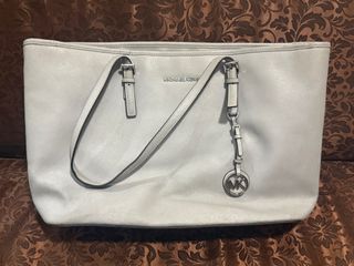 (Category: ) located in . Submitted by elaine.declutters (Listing ID 1374088696, Image 1). Description: .