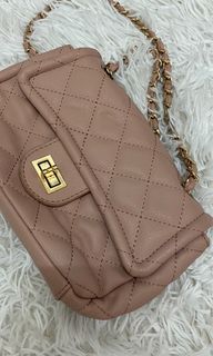 (Category: ) located in . Submitted by ponapreloved (Listing ID 1373966234, Image 1). Description: .