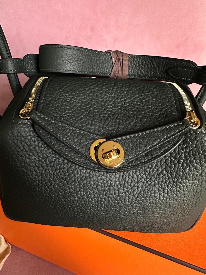 Mini Lindy II Vert Fonce (Category: Luxury Bags & Wallets) located in Manila. Submitted by lalizaaa (Listing ID 1374009601, Image 2). Description: 100% authentic Mini Lindy 2, vert fonce. When indoor it looks like noir/ black color Gold hardware W stamp Complete inclusion. For serious buyer only. RFS: Im a bit tall, find it a little bit shorter for me. .
