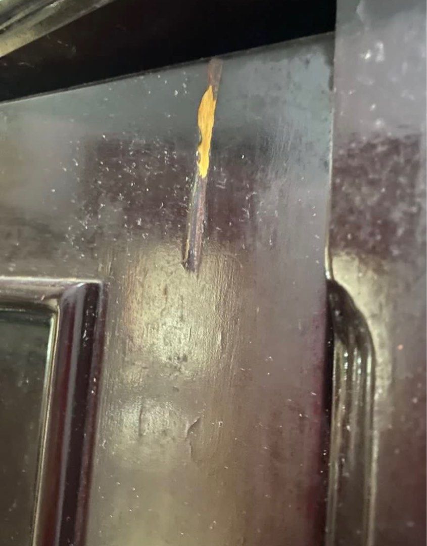 NETT ‼️ LEMARI JATI (Kategori: Furnitur Antik) berada di Depok. Dikirim oleh prettyblossom_id (ID iklan 1373627026, Gambar 3). Deskripsi: NETT 600 ribu ‼️ Paling murah se Carousell Dijual lemari jati pemakaian pribadi Kayu kokoh dan berat Masih sangat bagus Tinggi : 190cm Panjang : 122 cm Lebar : 53 cm Lokasi dekat Sekolah IT Nurul Fikri kelapa dua depok .