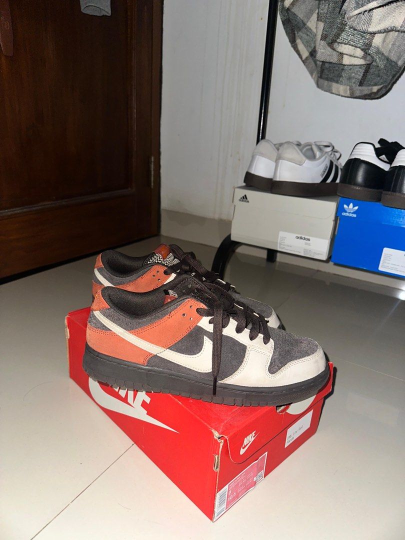 NIKE Dunk Red Panda, Fesyen Pria, Sepatu Sneakers di Carousell