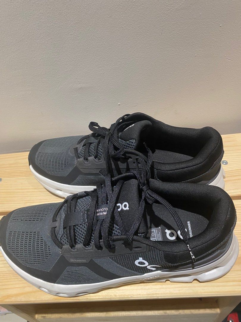 OnCloud CloudRunner 2 (Category: Sneakers) located in Kuala Lumpur. Submitted by amadk (Listing ID 1374035309, Image 2). Description: Size Jpn 26.5cm. Bought wrong size used just twice..