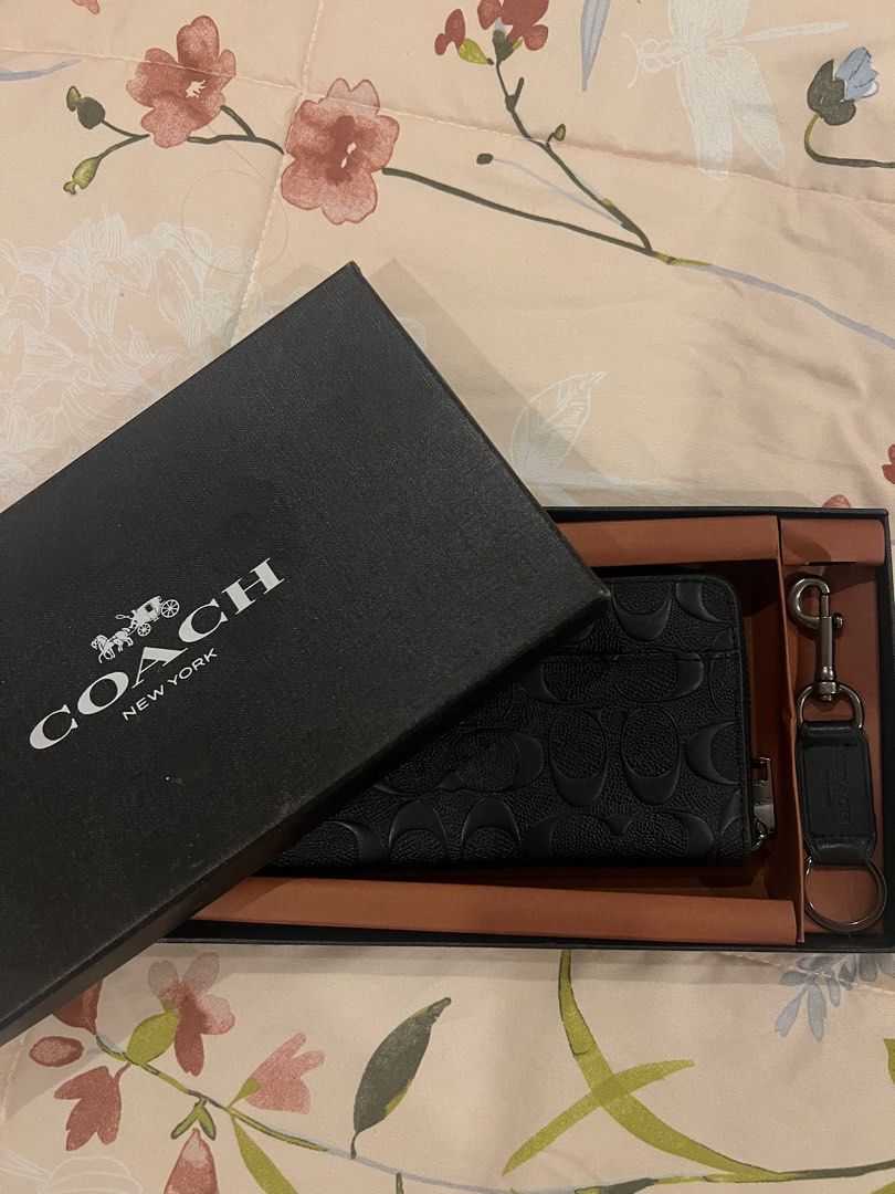 Original Coach Accordion Wallet (Category: Wallets & Card holders) located in Antipolo. Submitted by nmstan (Listing ID 1374095935, Image 1). Description: RFS: Not being used anymore, good as a gift LOC: Antipolo/Taytay MOD: Lalamove, Grab MOP: GCash Other details: - original with box - looks brand new - no stains, no damages, excellent condition - negotiable - originally bought at Php5000.