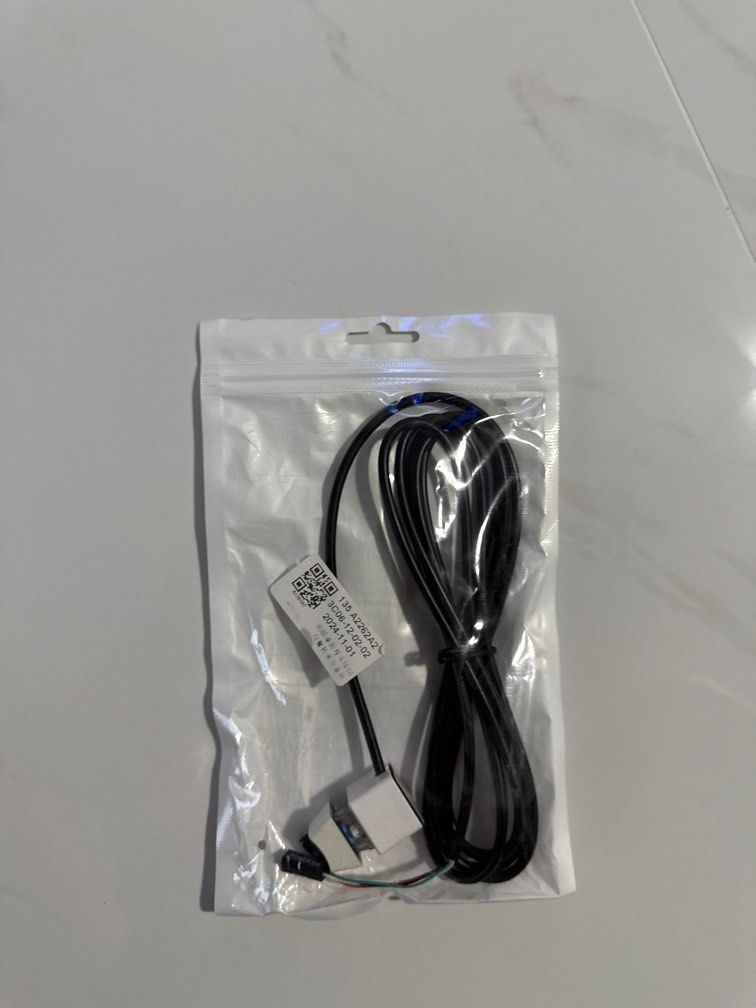 PC Power-On Switch (Category: Cables & Adaptors) located in Singapore. Submitted by ryanthreee (Listing ID 1374059556, Image 1). Description: .