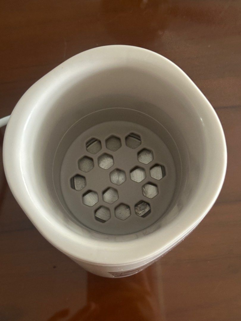 Pigeon Smart Bottle Warmer (Category: Breastfeeding & Bottle Feeding) located in Singapore. Submitted by tomi_ca (Listing ID 1374022550, Image 2). Description: - No box included - Plastic film covering the touch interface - Touch buttons still in working condition - Bottle warmer functions normally Easy to use, very light touch interface. Uses the China plug (Australian style), three flat angled pins, requires an adaptor to use. Note: Light scrat
