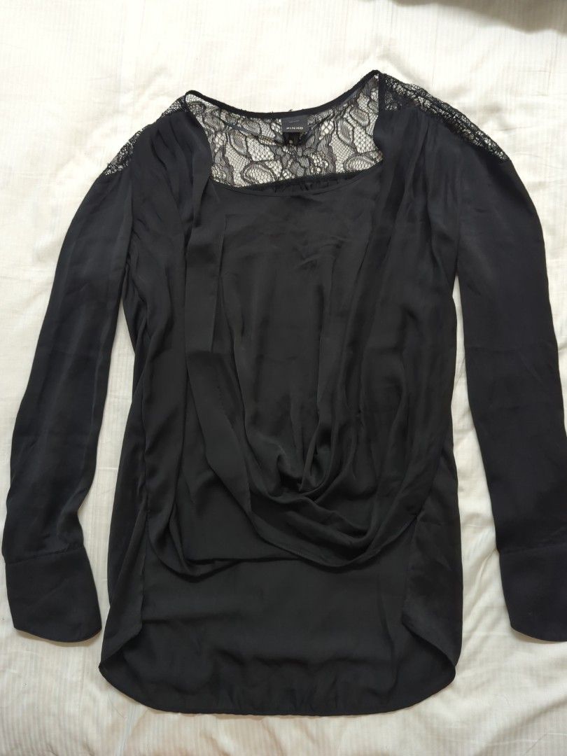 Pinko Top (Category: Blouses) located in Taguig. Submitted by hlco13 (Listing ID 1374051284, Image 1). Description: made in Italy.