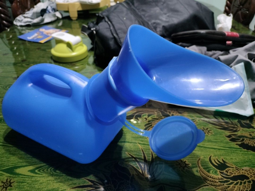Portable urinal bottle car travel (Category: Maternity Care) located in Cavite. Submitted by indigence (Listing ID 1374137734, Image 1). Description: urine container for travel sanitized can be used both for male and female can be used by kids or elderly of any age I have white and blue 80/pc never used just bought for mom for car and home use but mom decided to use diapers.