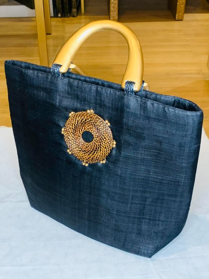 PRE-LOVED HAND BAG (Category: Tote Bags) located in Taguig. Submitted by timbermate-hmt (Listing ID 1374011597, Image 1). Description: PRE - LOVED Assorted Women's Bag Collection One - time use only • Handbags: These are general-purpose bags that can hold a variety of items, often with a top handle or strap for carrying. .
