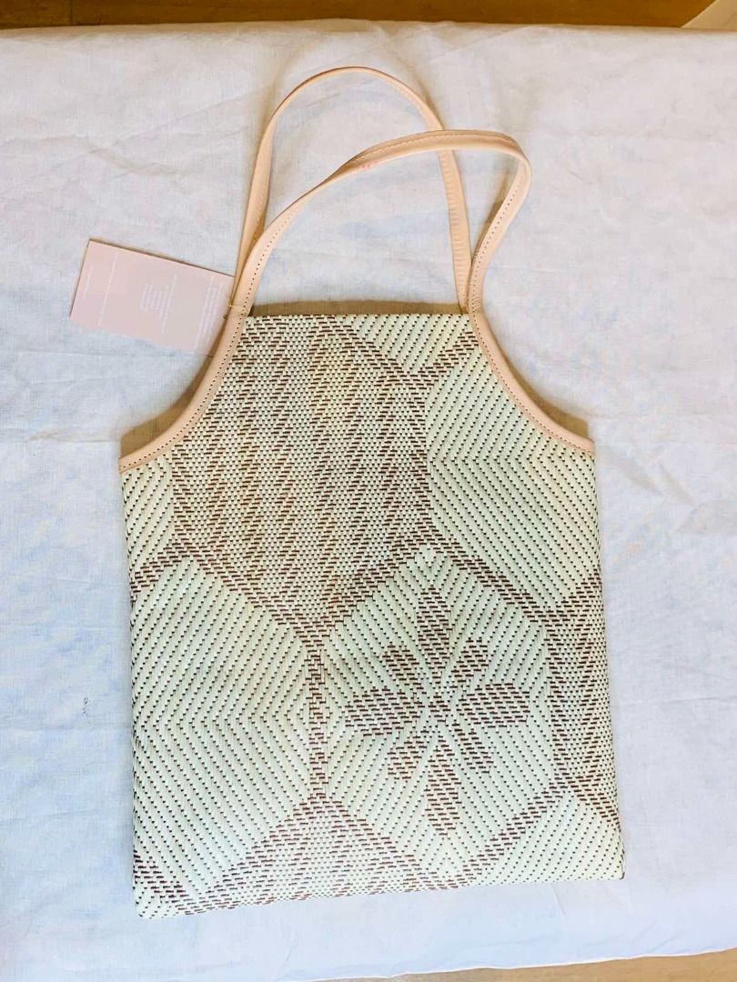PRE-LOVED LAPTOP SLEEVE (Category: Laptop Bags & Sleeves) located in Taguig. Submitted by timbermate-hmt (Listing ID 1374010655, Image 2). Description: PRE - LOVED Assorted Women's Bag Collection One - time use only .
