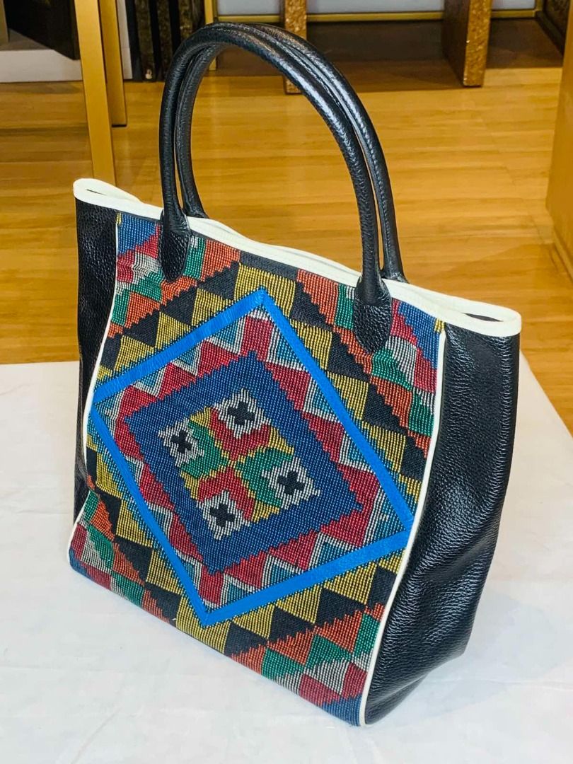 PRE-LOVED SHOULDER BAG (Category: Shoulder Bags) located in Taguig. Submitted by timbermate-hmt (Listing ID 1374011354, Image 3). Description: PRE - LOVED Assorted Women's Bag Collection One - time use only • Leather: A classic and durable material, often used for handbags, purses, and crossbody bags. .