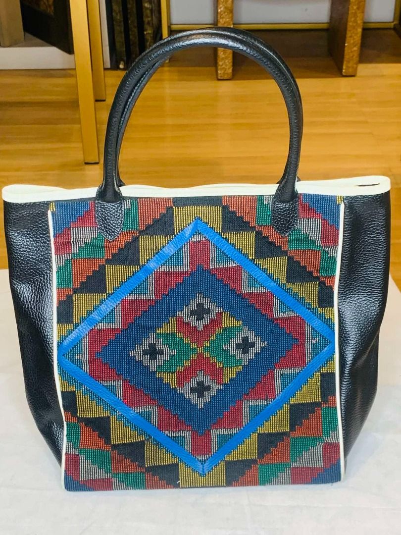 PRE-LOVED SHOULDER BAG (Category: Shoulder Bags) located in Taguig. Submitted by timbermate-hmt (Listing ID 1374011354, Image 1). Description: PRE - LOVED Assorted Women's Bag Collection One - time use only • Leather: A classic and durable material, often used for handbags, purses, and crossbody bags. .