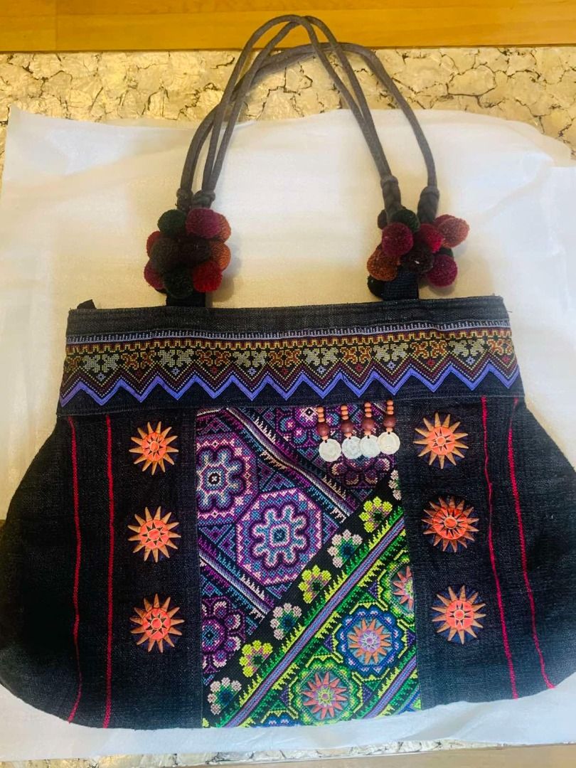 PRE-LOVED SHOULDER BAG (Category: Shoulder Bags) located in Taguig. Submitted by timbermate-hmt (Listing ID 1374011851, Image 2). Description: PRE - LOVED Assorted Women's Bag Collection One - time use only .