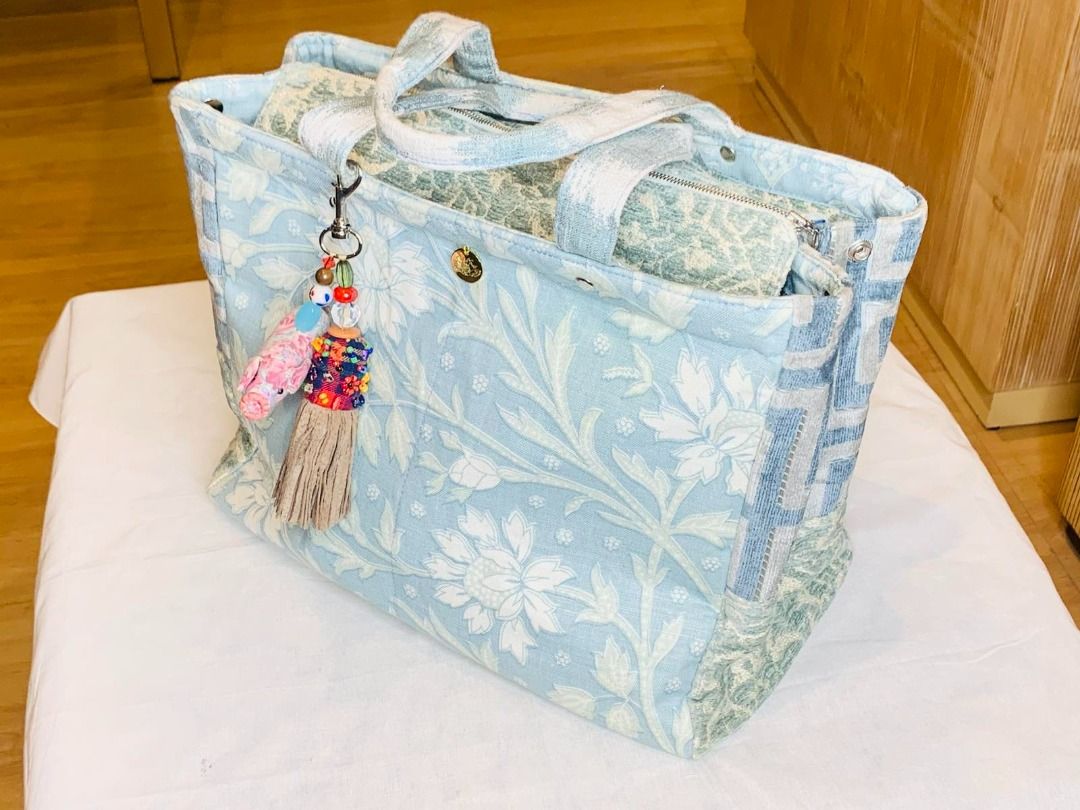 PRE-LOVED TRAVEL BAGS (Category: Beach Bags) located in Taguig. Submitted by timbermate-hmt (Listing ID 1374010281, Image 2). Description: PRE - LOVED Assorted Women's Bag Collection One - time use only Tote Bags: Large, open-topped bags often used for everyday carrying of books, groceries, or other items. .