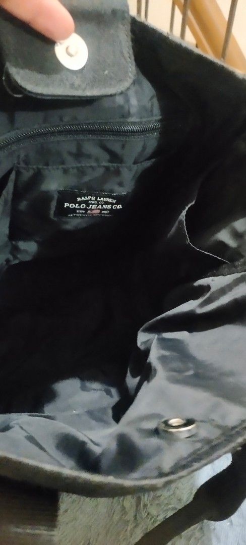 Ralph Lauren Shoulder Bag (Category: Luxury Bags & Wallets) located in Quezon City. Submitted by thesyc (Listing ID 1373967427, Image 3). Description: Authentic Vintage 90’s Polo Sport Ralph Lauren Tote Shoulder Bag. ✅ Well Used with minimal flaw but barely noticeable. ✅Color Black ✅RFS: Declutter, need funds. PM for more details. Thank you and Godbless.