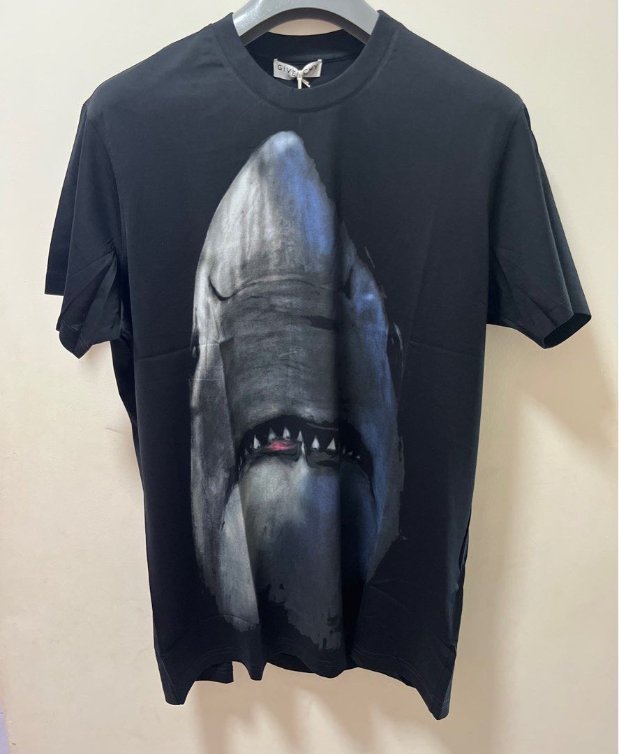 READY STOCK- Givenchy Shark T-shirt, Men's Fashion, Tops Sets