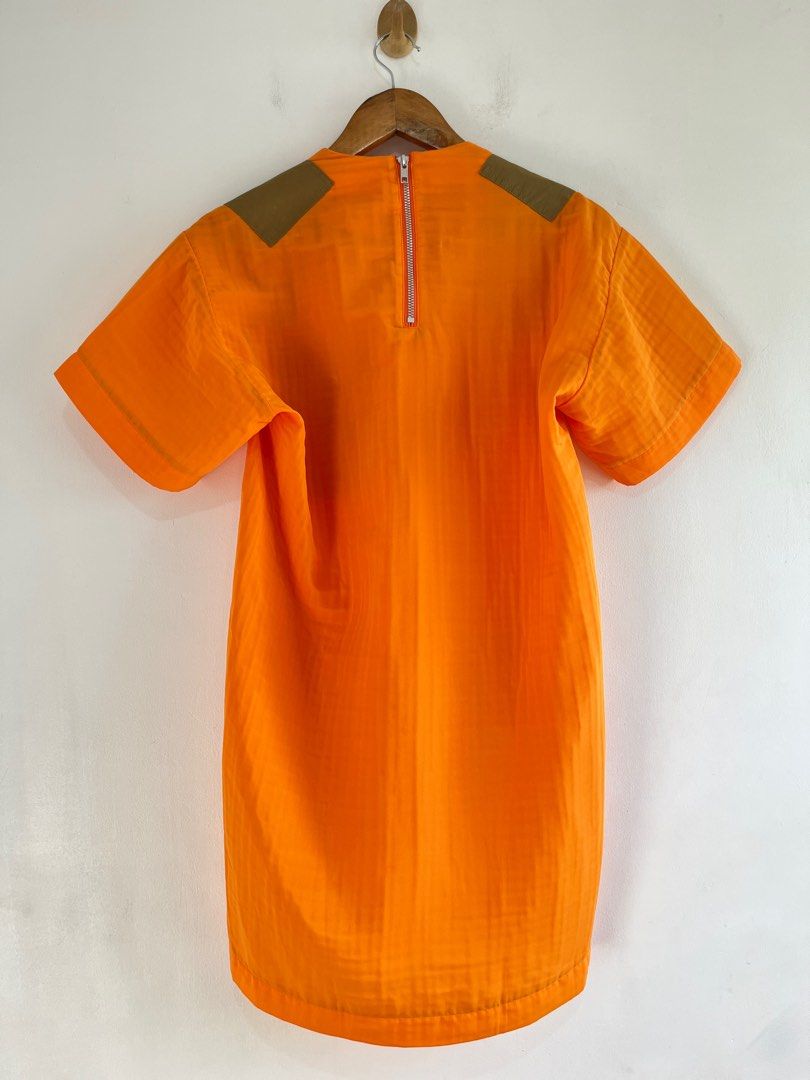 Sacai Linen Pocket Mid Dress (Category: Luxury Apparel) located in Dasmarinas. Submitted by bandananowheree (Listing ID 1374096427, Image 2). Description: From SS15 Super lightweight material. Features a hidden double-sided front pocket. Silver-toned YKK back zipper. Size 1 (fits Small). No flaws or issues. 19W 33L.
