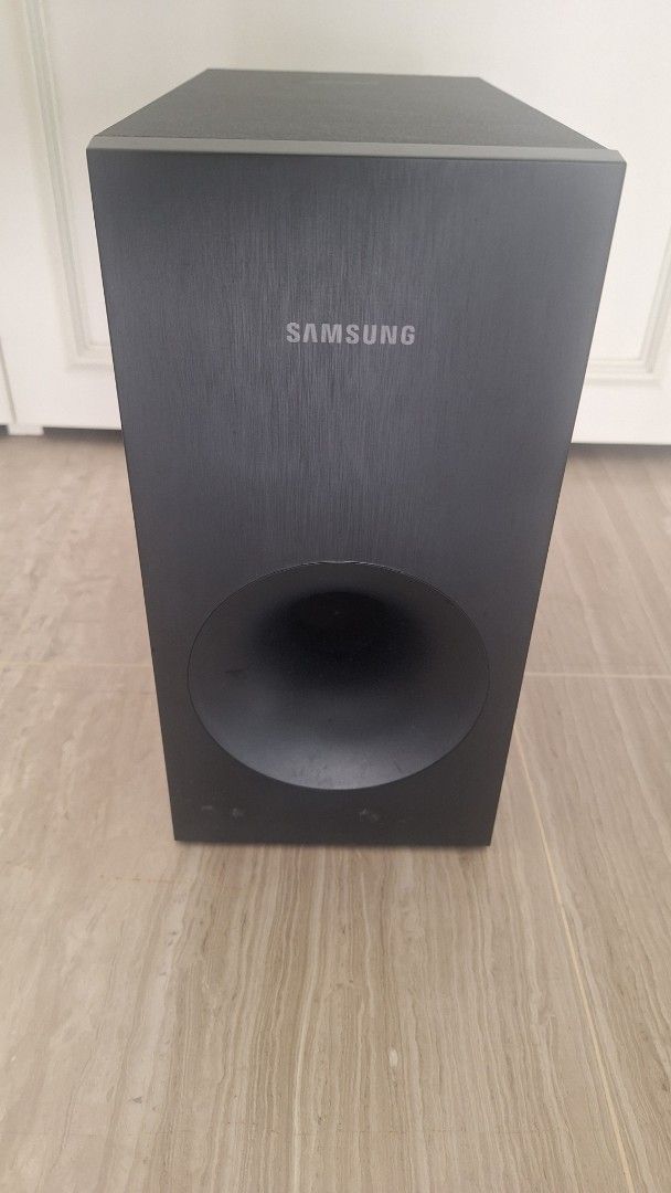 Samsung wireless Subwoofer (Category: Soundbars, Speakers & Amplifiers) located in Singapore. Submitted by lynkay (Listing ID 1374061661, Image 1). Description: samsung wireless subwoofer never use at all and it's like new. model PS-WK360 meet up Tanah Merah MRT or Bedok area..