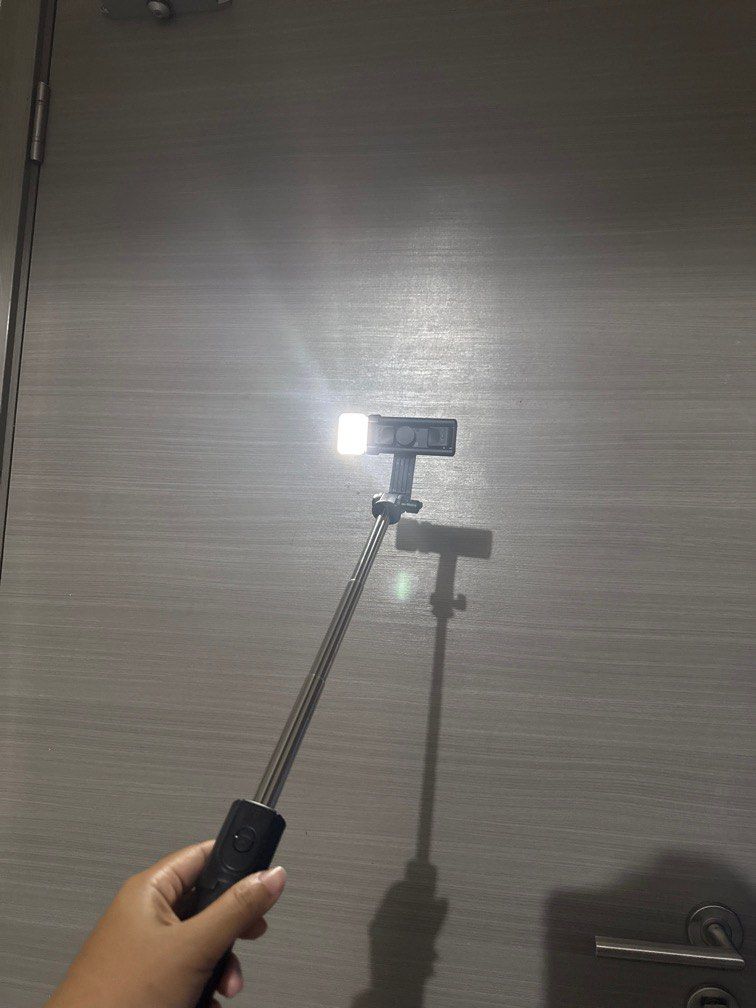 Selfie Stick and Tripod (Category: Mounts & Holders) located in Manila. Submitted by nadszxc (Listing ID 1374066535, Image 3). Description: Brand new. Never used just tested Rfs. Decluttering.