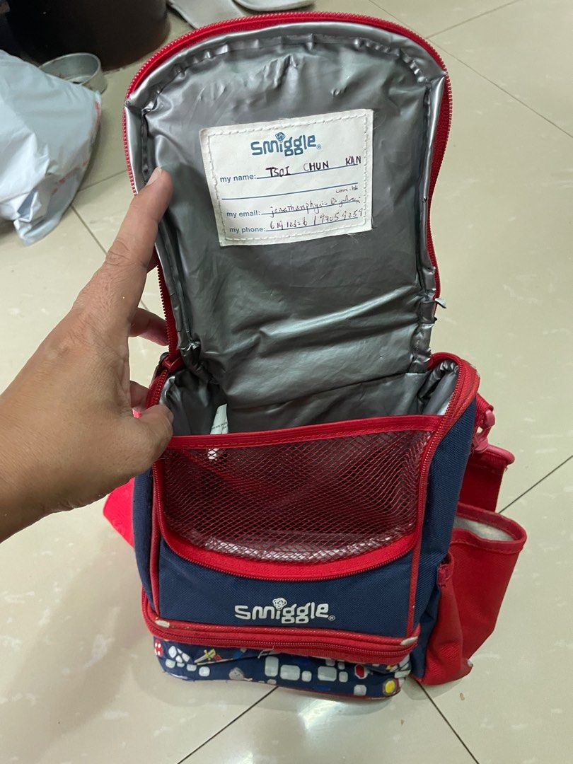 Smiggle insulated bag (Category: Other Babies Going Out Needs) located in Rizal. Submitted by allenrion (Listing ID 1373965355, Image 2). Description: Preloved smiggle insulated bag Size: 9x6 inches Flaw: ribs sa lining area Price: 300 pesos.
