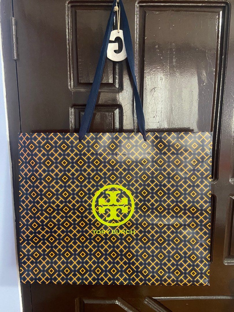 Tory Burch Paper Bag (Category: Luxury Bags & Wallets) located in Marilao. Submitted by gi_yan (Listing ID 1373985806, Image 1). Description: Good as new, not crumpled. Please refer to photo for measurement..