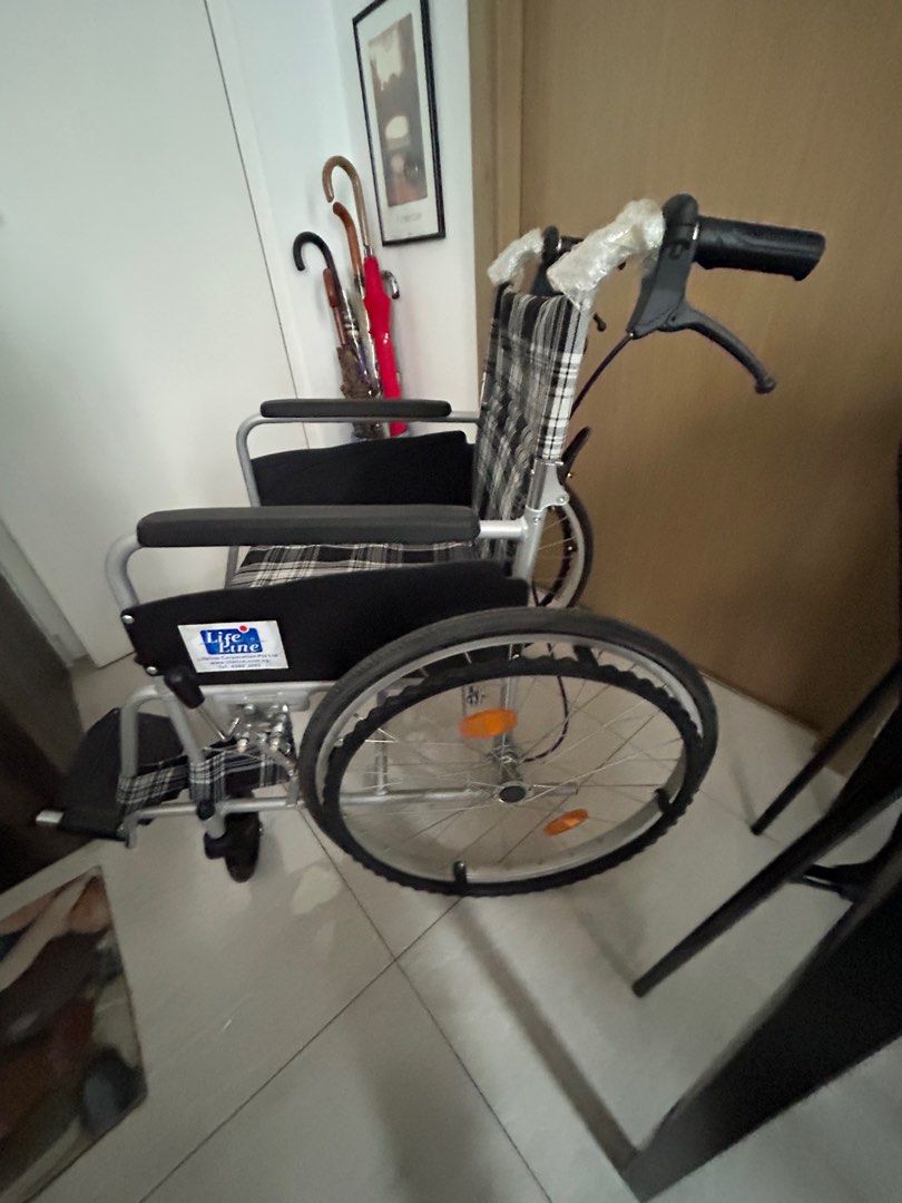 Wheelchair (Category: Wheelchairs) located in Singapore. Submitted by ramoi (Listing ID 1374059567, Image 2). Description: .