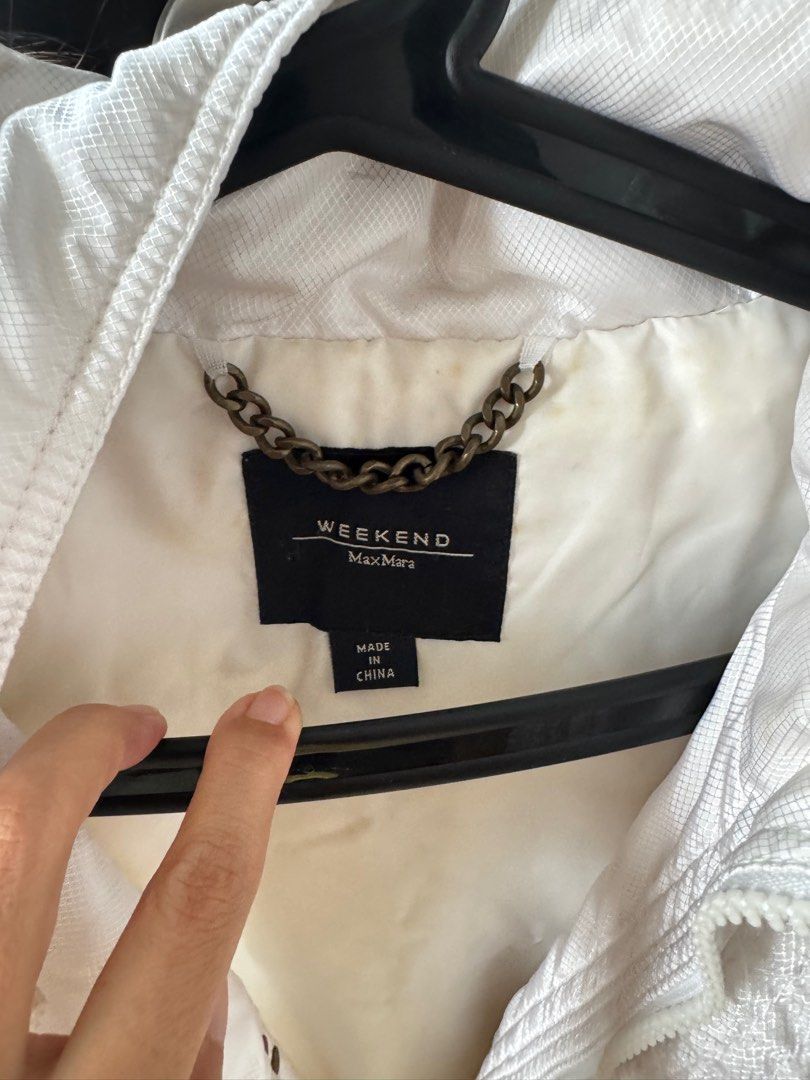 Winter Jacket (Category: Coats, Jackets and Outerwear) located in Singapore. Submitted by randomfreq (Listing ID 1373991767, Image 2). Description: Too many winter wear thus selling.