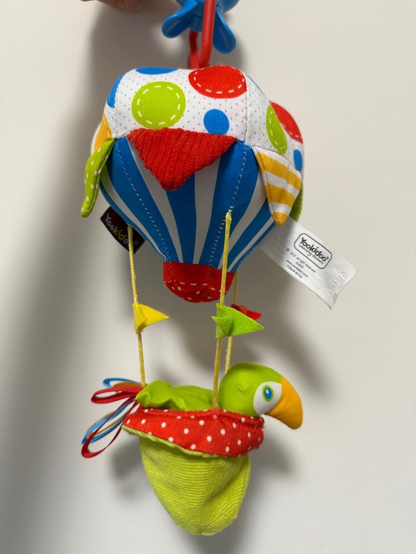 由 chipdale77 (刊登 ID 1374001180，圖片 2) 提交，位於 高雄市 (Kaohsiung) 的 Yookidoo 以色列 音樂系列 -熱氣球音樂鈴 (類別：嬰兒玩具)，說明：幾乎全新 功能正常 有夾子可夾在推車上。