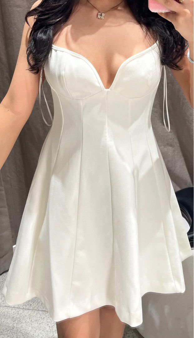 Zara Semi Formal Cream White Graduation Sweetheart Neckline Short Dress  with Bows, Women's Fashion, Dresses & Sets, Dresses on Carousell