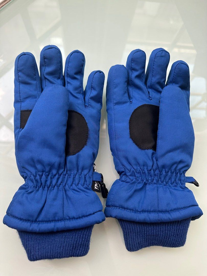 由 garfield0927 (刊登 ID 1374163475，圖片 1) 提交，位於 台北市 (Taipei) 的 兒童滑雪手套 (類別：嬰兒及兒童流行時尚)，說明：幾乎全新 沒有使用過 只是沒有標籤 。