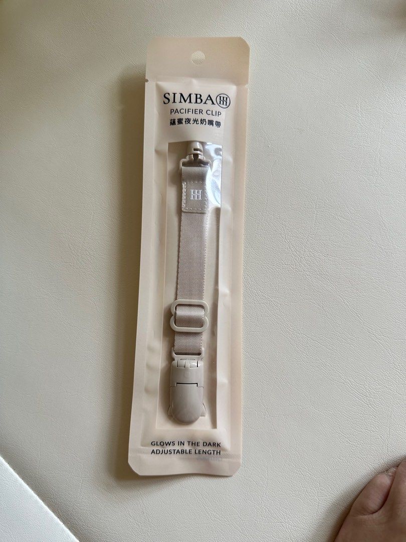 由 laihungen (刊登 ID 1374166136，圖片 1) 提交，位於 台北市 (Taipei) 的 小獅王蘊蜜夜光奶嘴帶 (類別：奶嘴)，說明：商品品牌：小獅王 商品名稱：蘊蜜夜光奶嘴帶 新舊程度：全新未拆封 是否已清潔：不適用 有無破損/污漬/奶漬：無 商品原價：180。