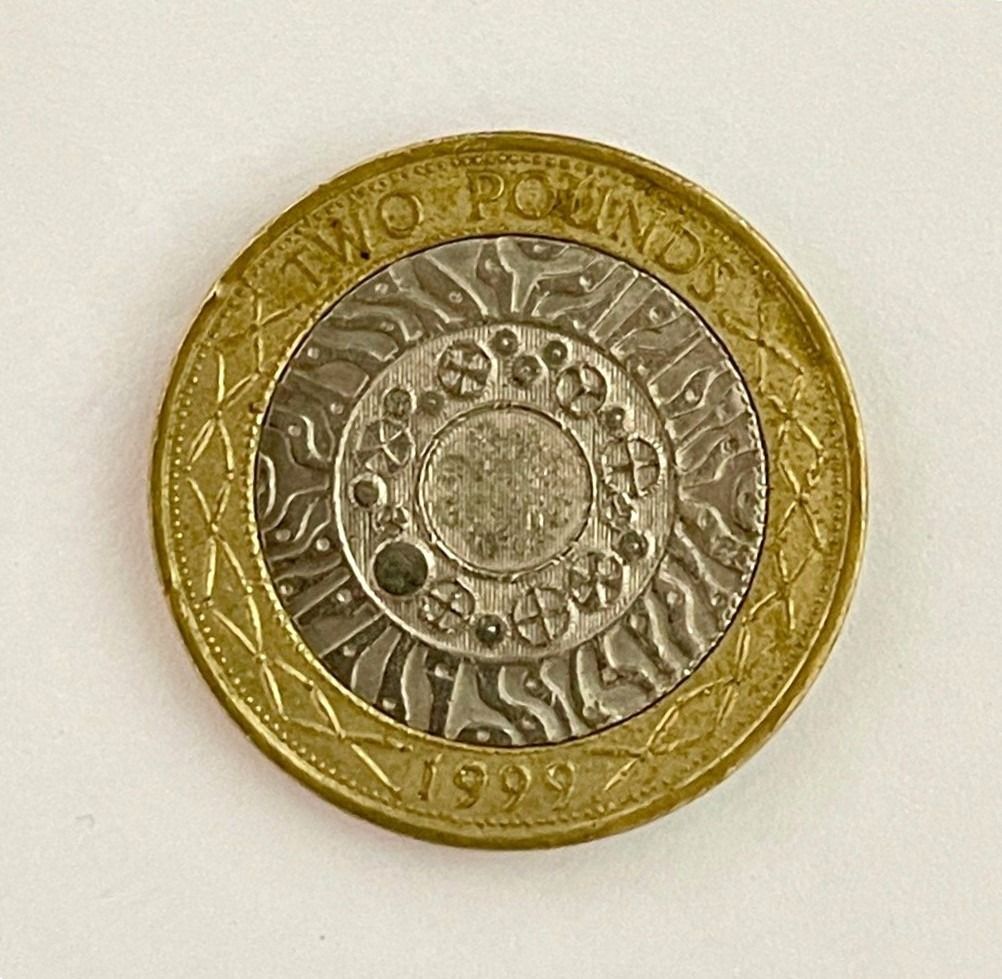 英國伊莉莎白二世1999年2英鎊, 興趣及遊戲, 收藏品及紀念品, 錢幣- Carousell