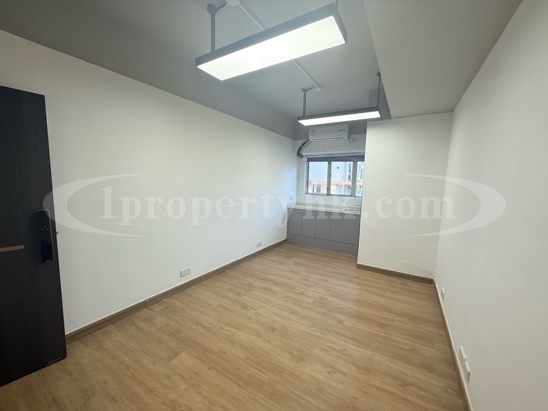 ⬆️Kwun Tong 🔋 Hung Fuk Industrial Building 🔋 Studio, pantry with storage cabinet, private restroom, window63437621900545112