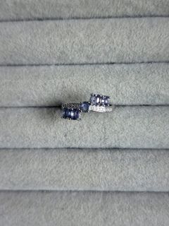 Transparent tanzanite
Half-silver case630045543390731128