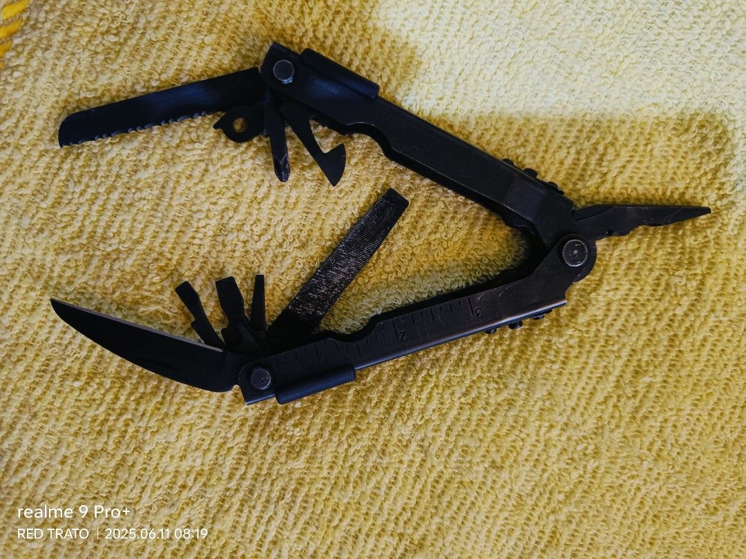 💯 Original Gerber MP600 multi tools (Category: Hiking & Camping) located in General Mariano Alvarez. Submitted by randzwurkz85264 (Listing ID 1374175850, Image 1). Description: see last photo for issue..