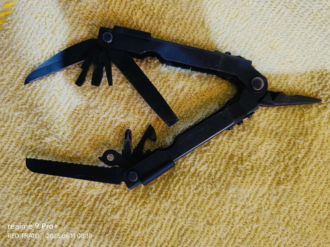 💯 Original Gerber MP600 multi tools (Category: Hiking & Camping) located in General Mariano Alvarez. Submitted by randzwurkz85264 (Listing ID 1374175850, Image 3). Description: see last photo for issue..