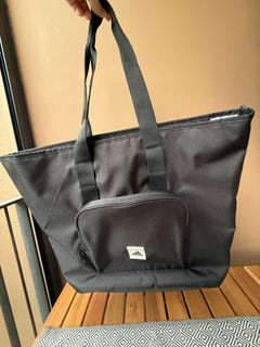 (Category: ) located in . Submitted by fashionfauxpas (Listing ID 1374187642, Image 1). Description: .