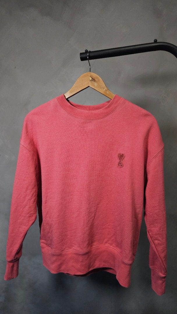 Ami crewneck jacket (Category: Coats, Jackets and Outerwear) located in Alfonso. Submitted by jbcamet (Listing ID 1374270585, Image 2). Description: for sale ami crewneck jacket size M excellent condition issue cut tag.