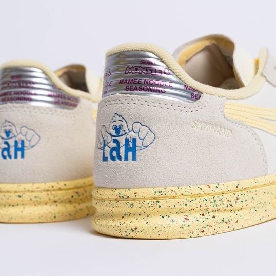 Asics Skyhand OG SneakerLAH The Mamee Monster (Category: Sneakers) located in Singapore. Submitted by sg_shopping (Listing ID 1374243702, Image 3). Description: Brand new sealed set in original packaging Size: US9 Send your offer for lower than listed price.