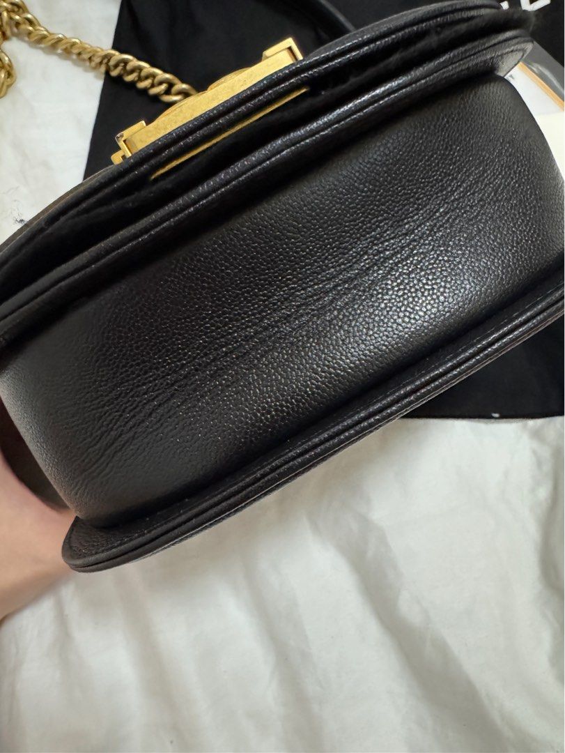 Authentic Chanel Le Boy Messenger AGHW Caviar (Category: Luxury Bags & Wallets) located in Quezon City. Submitted by cnalejandro (Listing ID 1374300585, Image 2). Description: 100% Authentic With Entrupy Certificate Dustbag Care card Almost new condition Microchip.