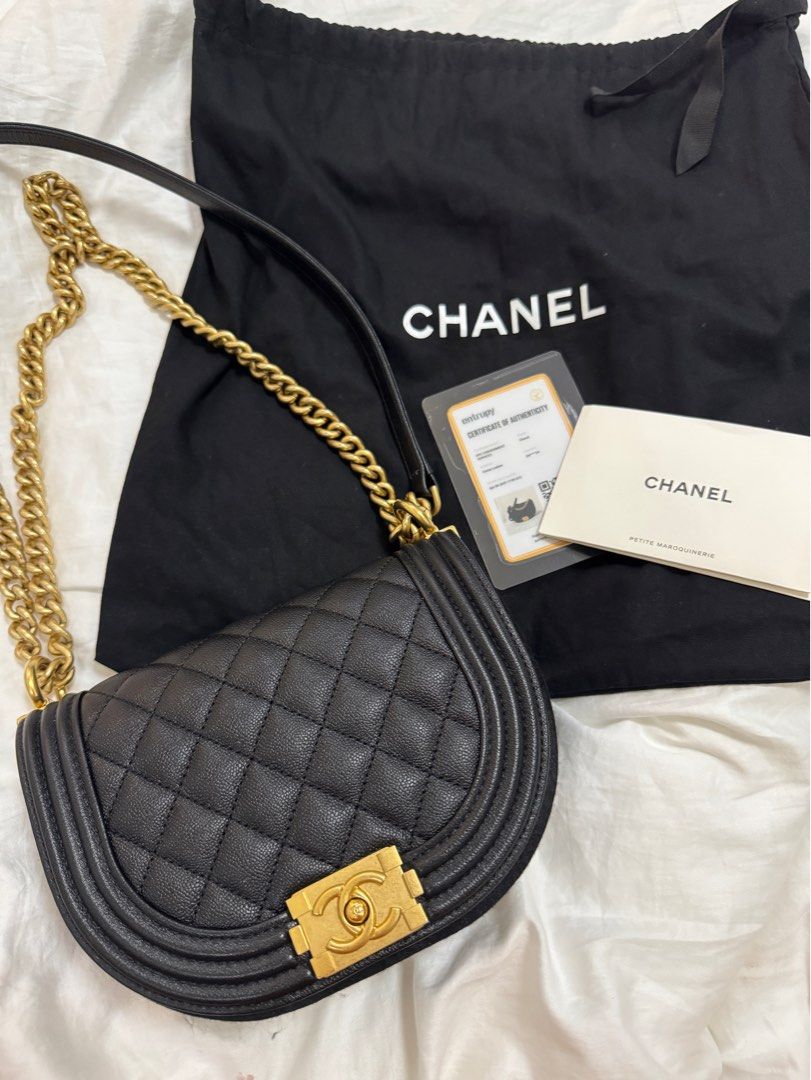 Authentic Chanel Le Boy Messenger AGHW Caviar (Category: Luxury Bags & Wallets) located in Quezon City. Submitted by cnalejandro (Listing ID 1374300585, Image 1). Description: 100% Authentic With Entrupy Certificate Dustbag Care card Almost new condition Microchip.