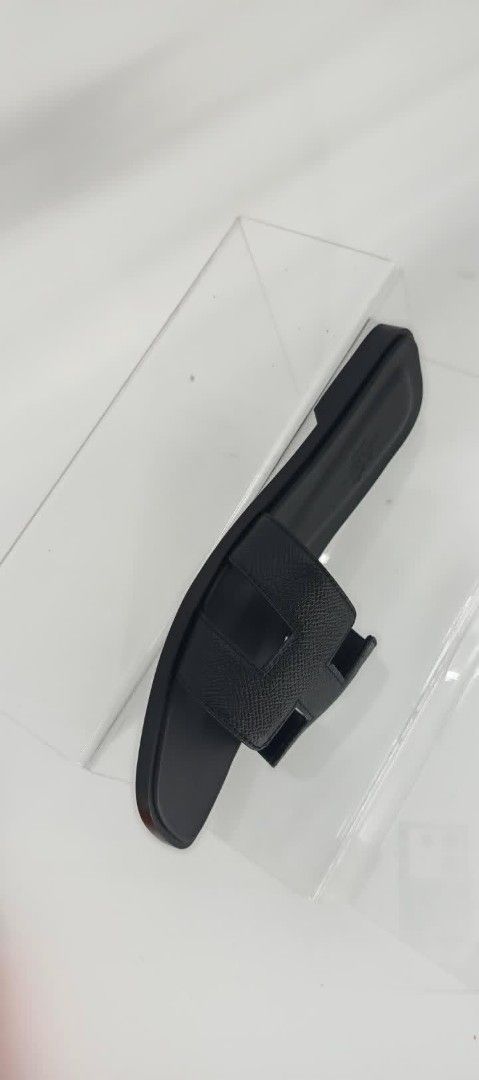 Authentic Hermes Oran Epsom With Authenticity Documents (Category: Sneakers & Footwear) located in La Trinidad. Submitted by designerluxeshop (Listing ID 1374269783, Image 3). Description: Pre-owned Hermes Oran epsom with authenticity documents size 36, 💯% guaranteed original, in good condition, shipping is free, message me if interested, delivery is scheduled discount is offered for cash buyer layaway is accepted 20% dp and 80% balance payable 