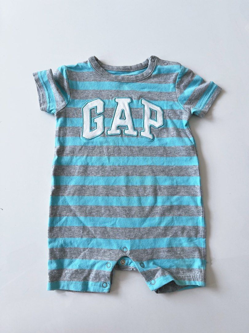 BABY ROMPER (Category: Babies & Kids Fashion) located in Singapore. Submitted by anniemm (Listing ID 1374168314, Image 1). Description: Size 3-6mth NM $2 Smactpac $3.80 Pm for self collect .