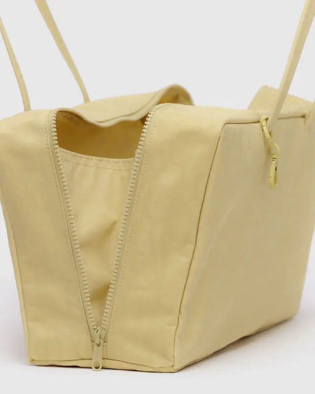 Baggu medium bowler bag in butter, Women's Fashion, Bags & Wallets