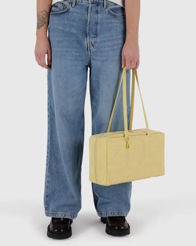 Baggu medium bowler bag in butter, Women's Fashion, Bags & Wallets