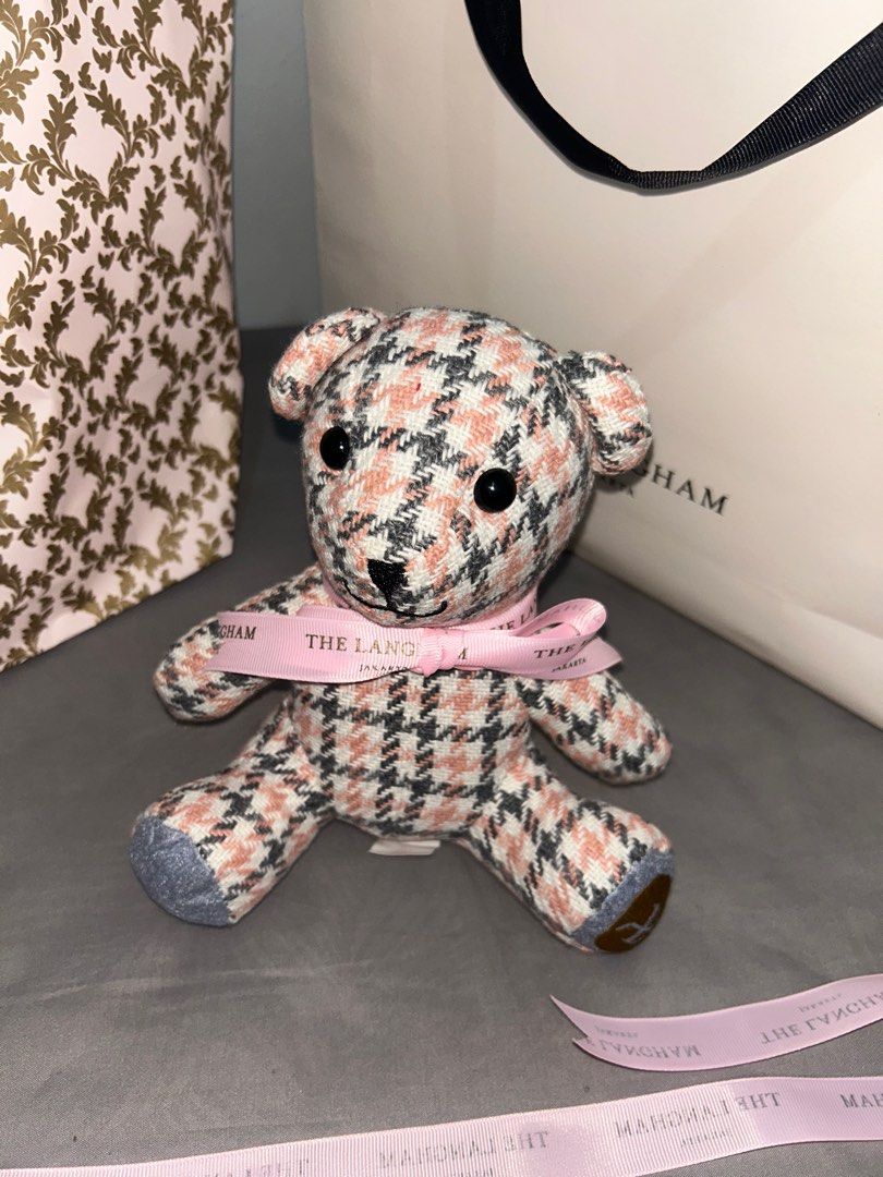 Boneka Langham (Kategori: Pajangan Antik) berada di Jakarta Pusat. Dikirim oleh tokotrust (ID iklan 1374159420, Gambar 3). Deskripsi: Cocok buat gift . Beli di hotel nya lebih mahal .