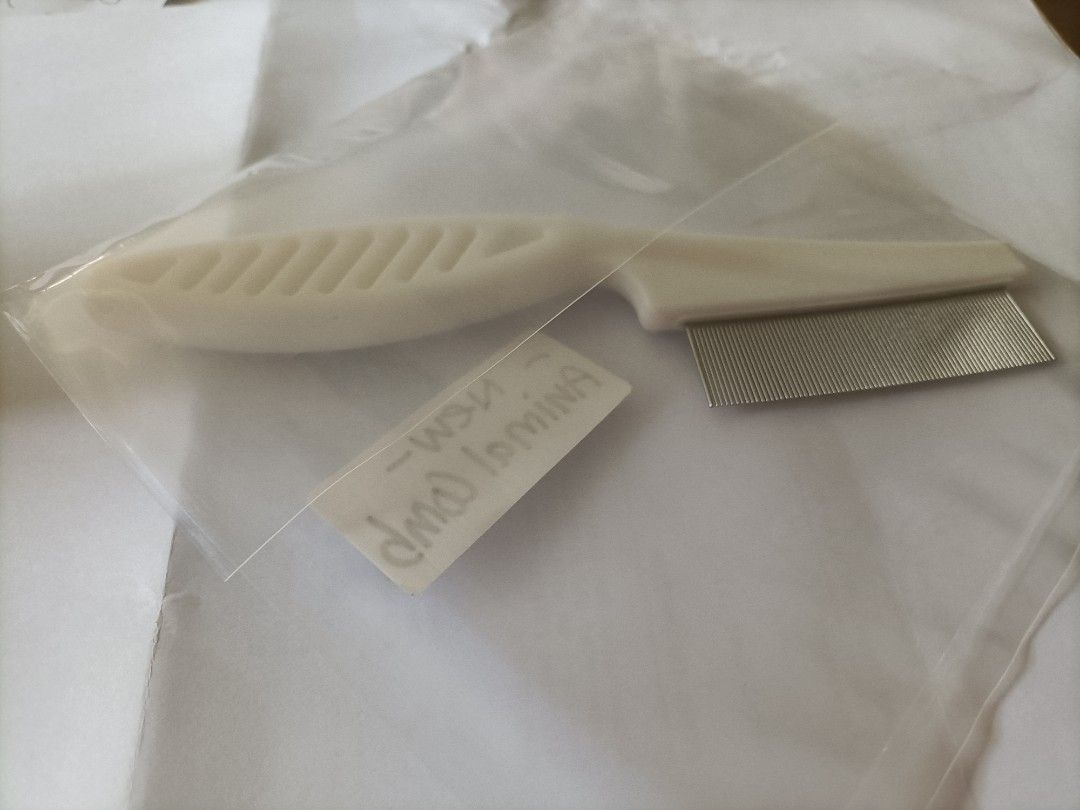 Brand new pet comb (Category: Homes & Other Pet Accessories) located in Singapore. Submitted by mdmcpl15 (Listing ID 1374222335, Image 2). Description: .