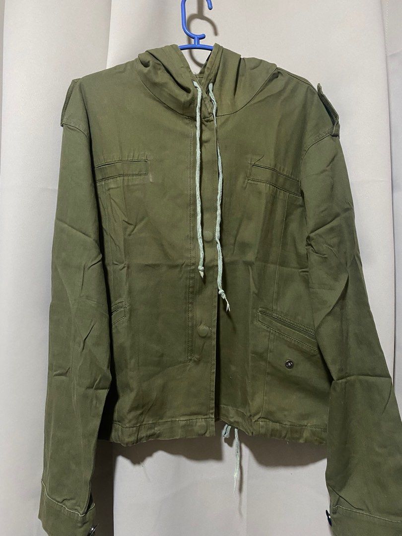 brandy melville cargo military jacket (Category: Coats, Jackets and Outerwear) located in Malolos. Submitted by luvvtinx (Listing ID 1374296443, Image 1). Description: signs of usage do not claim if sensitive .