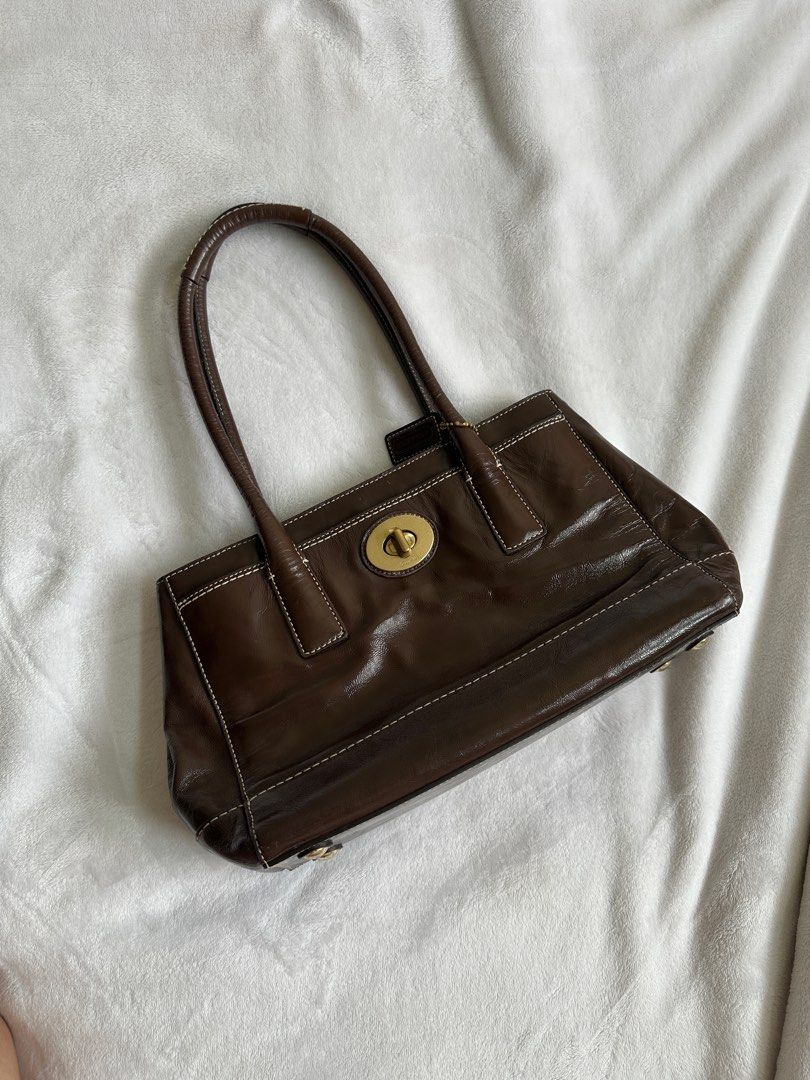 Brown Coach Leather Bag (Category: Shoulder Bags) located in Makati City. Submitted by ribsclutter (Listing ID 1374203787, Image 1). Description: Authentic Coach Brown Leather Bag Sourced from Japan 🇯🇵 No issues / have signs of use 📍Makati City MOP: Gcash upon handing over to rider MOD: J&T / Lalamove / Same day delivery .